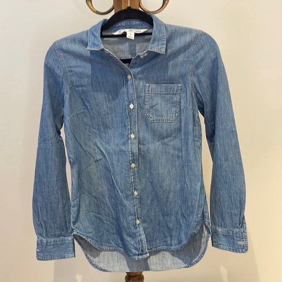 Old Navy Classic Medium-Wash Jean Shirt Women, xs - Picture 1 of 4